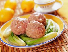 菜叶地黄肉圆包
