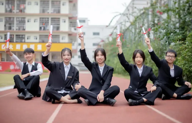 ����У԰����-ΪʲôҪ�϶�ְҵ���ܵȼ�������������⿼���ѧУ�����˽�ְ